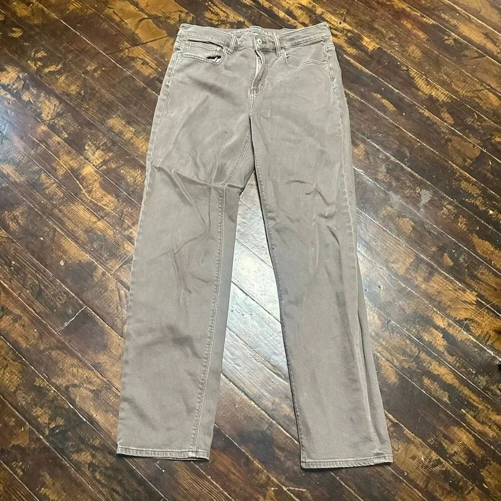 American Eagle 10 light brown 90’s straight high rise jeans